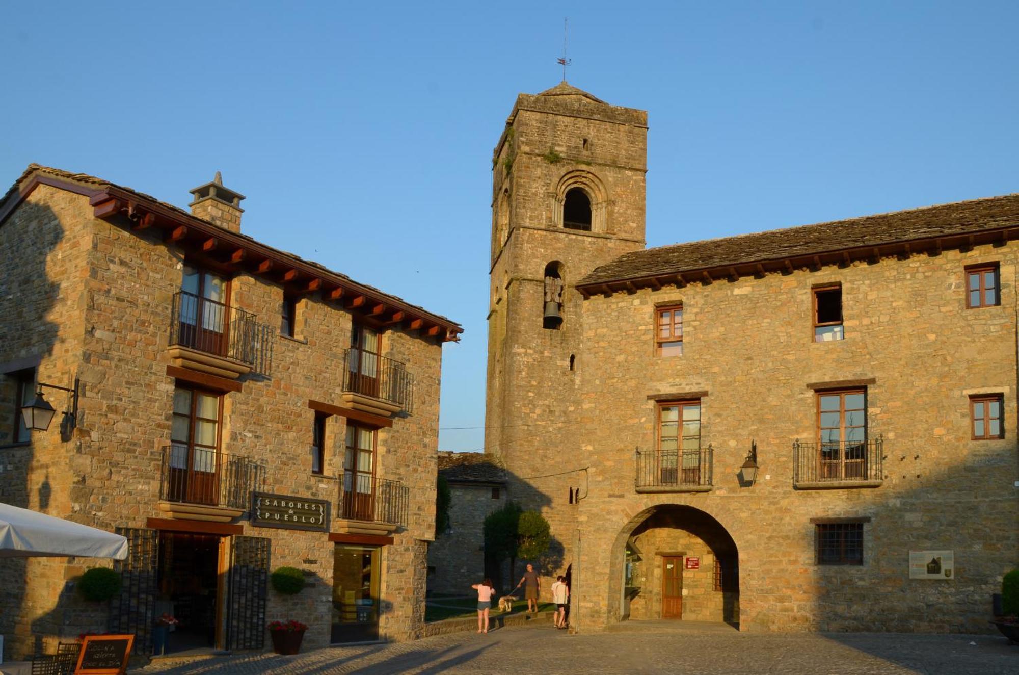 Apartamentos El Palacete De Aínsa المظهر الخارجي الصورة