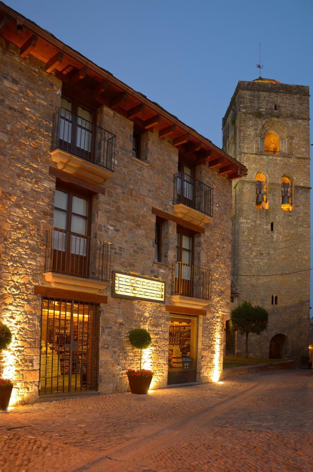 Apartamentos El Palacete De Aínsa المظهر الخارجي الصورة